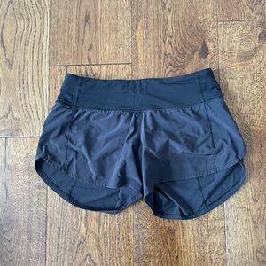 Lululemon black speed up 4” shorts